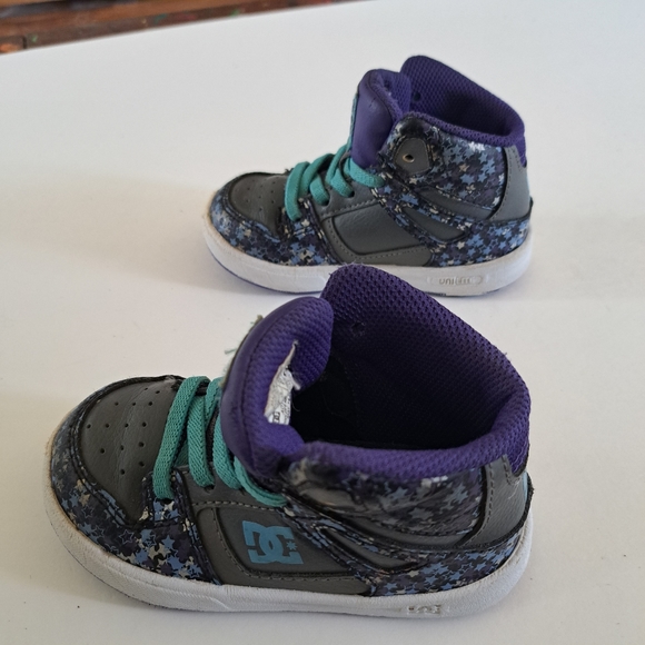 DC Brand Boys High Top Runners - Picture 4 of 10